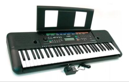 Órganos YAMAHA E253 con display