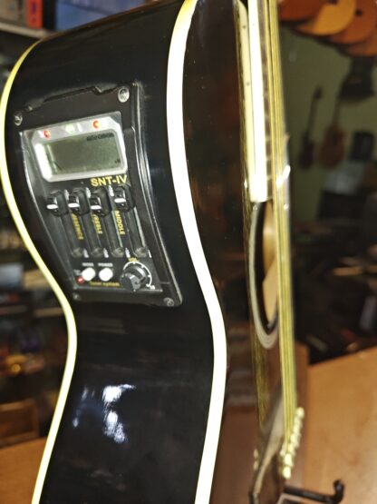 Guitarra electroacústica12 cuerdas marca STAGG con equalizador activo y afinador incorporado - Imagen 2