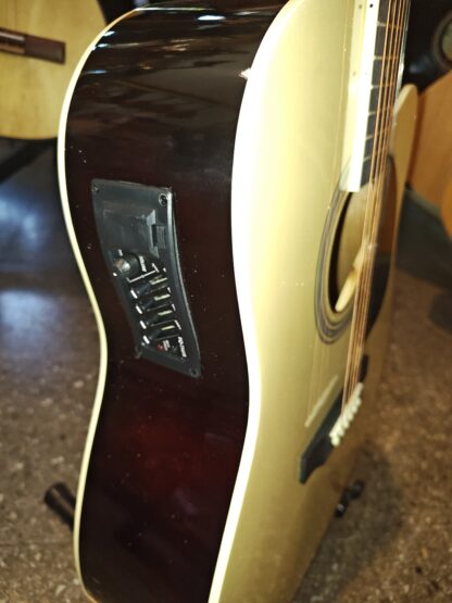 Guitarra electroacústica con equalizador activo 5 bandas ,marca PARQUER,trastes de alpaca,cenefa,incluye funda - Imagen 2
