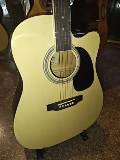 Guitarra electroacústica con equalizador activo 5 bandas ,marca PARQUER,trastes de alpaca,cenefa,incluye funda - Imagen 4