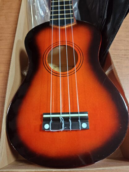 Ukelele soprano con funda SANRAI , madera de tilo y puente palorosa