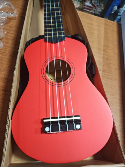 Ukelele soprano con funda SANRAI , madera de tilo y puente palorosa - Imagen 3