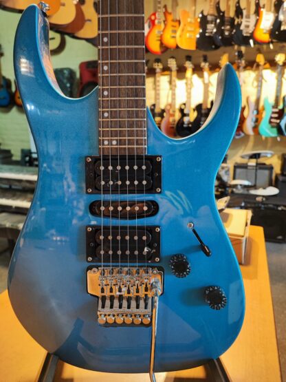 Guitarra electrica Washburn WR154 con Floyd rose 2 micrófonos dobles y un simple de alnico