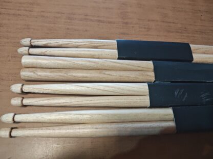 Par de palillos medidas 5A y 5B en madera eucalipto seleccionado,punta de madera, marca TONYMUSICA - Imagen 2