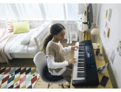 Teclado marca YAMAHA sensitivo,display retroluminico ,650 sonidos 260 ritmos ,48 notas polifonía midi USB ,teclas grandes tipo piano - Imagen 8