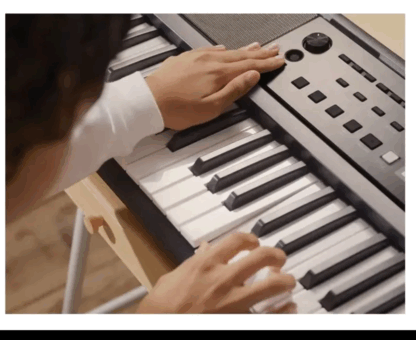 Teclado marca YAMAHA sensitivo,display retroluminico ,650 sonidos 260 ritmos ,48 notas polifonía midi USB ,teclas grandes tipo piano - Imagen 2
