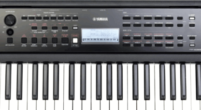 Teclado marca YAMAHA sensitivo,display retroluminico ,650 sonidos 260 ritmos ,48 notas polifonía midi USB ,teclas grandes tipo piano - Imagen 4